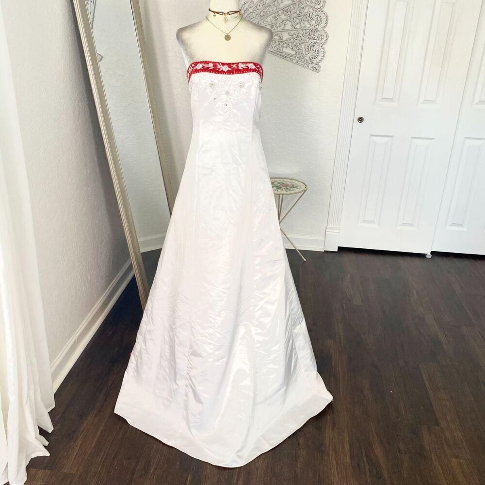 Milano White Red Early 2000's Whimsical Beaded Floral Prom Formal Dress 14 / L